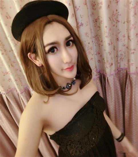 又見(jiàn)整容奇葩 蛇精男成蛇精女