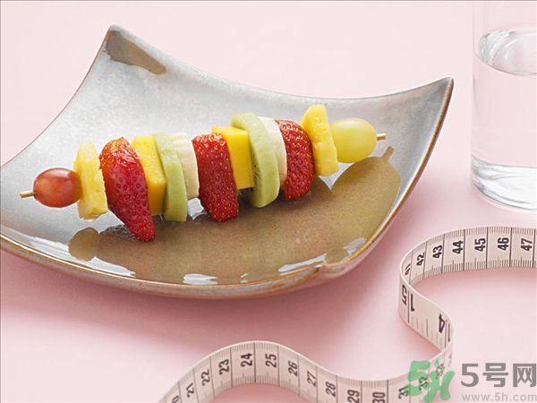 菠蘿和什么榨汁好喝？菠蘿榨汁加什么好喝？