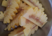 菠蘿里面發(fā)黑能吃嗎？切開菠蘿里面是黑色的怎么回事？