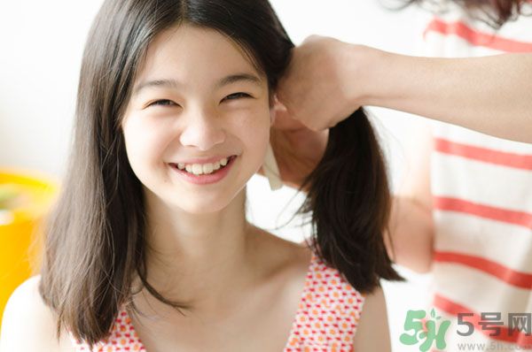 先用護(hù)發(fā)素還是先用洗發(fā)水？洗發(fā)水護(hù)發(fā)素的使用順序？