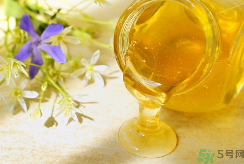 寶寶能吃蜂蜜嗎？怎么給寶寶吃蜂蜜才好？