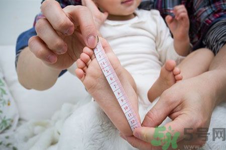 寶寶第一雙鞋有啥講究？寶寶學(xué)步鞋怎么選