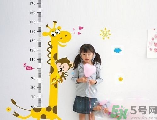 很多人都想長高一點(diǎn)，確長不高，只是想想而已，永遠(yuǎn)不行動。很多人都嫌棄自己長得太矮了，卻沒有什么補(bǔ)救措施。不要以為成年后就不能改變自己身高了。按著這個來，你會發(fā)現(xiàn)不一樣！
