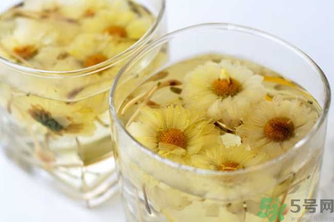 春天喝菊花茶好嗎？女性春天喝什么茶最好？
