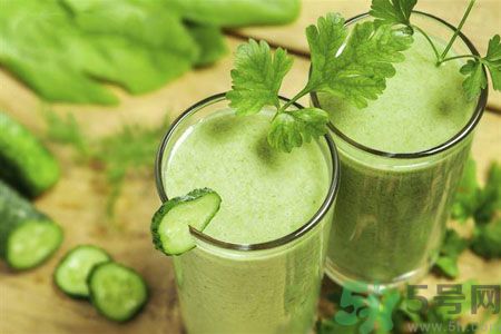 長(zhǎng)痘痘肌膚干燥怎么辦？肌膚干燥吃什么食物好？