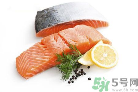 長(zhǎng)痘痘肌膚干燥怎么辦？肌膚干燥吃什么食物好？