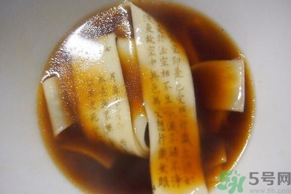 可食用的經(jīng)書(shū)烏龍面怎么做？可食用的經(jīng)書(shū)烏龍面是什么面？
