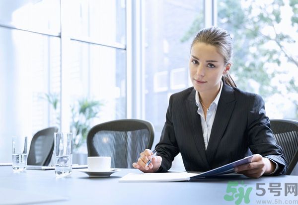 職場(chǎng)新人不能有的心理是什么？職場(chǎng)中新人應(yīng)該注意些什么呢?