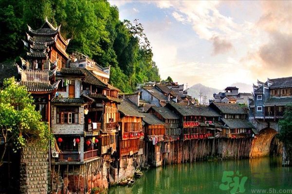 什么地方適合情侶旅游?旅游帶什么東西？