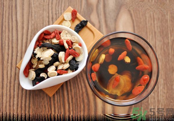 蕁麻疹會(huì)不會(huì)傳染？蕁麻疹怎么治才能好？