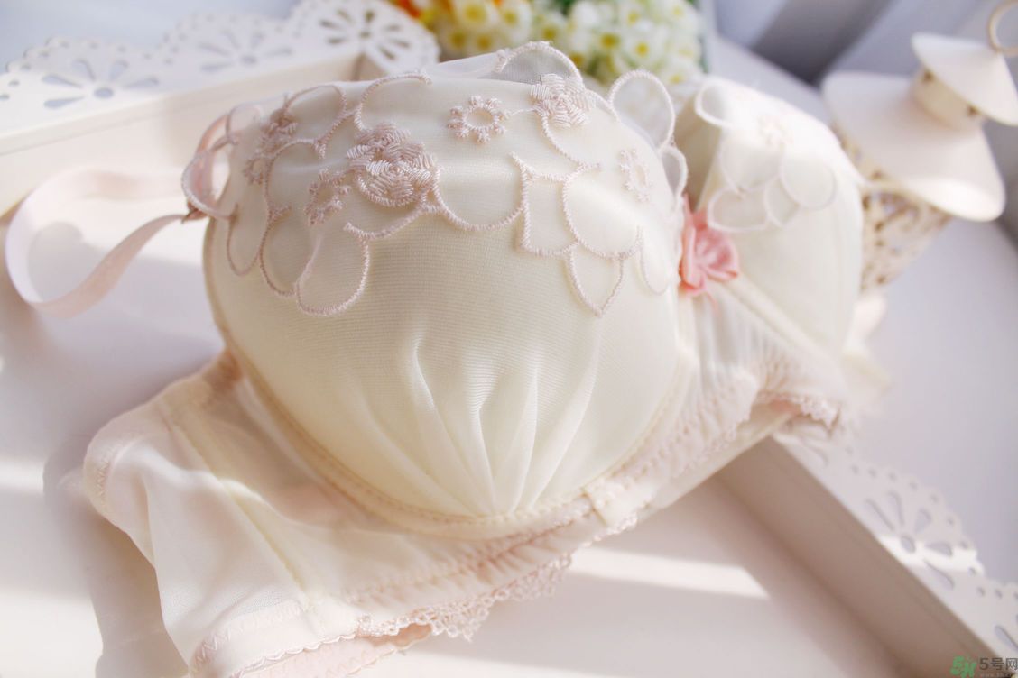 什么內(nèi)衣聚攏效果好？什么內(nèi)衣穿著舒服？