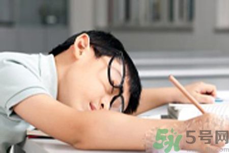 睡覺流口水是什么原因？睡覺流口水怎么辦？