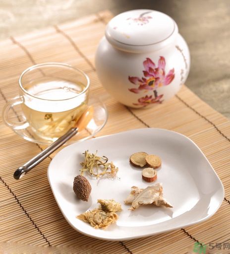 月經(jīng)有血塊是怎么回事？月經(jīng)有血塊怎么調(diào)理？