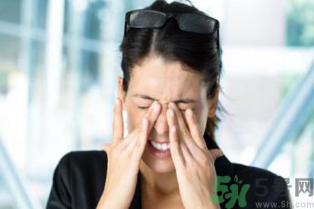 眼睛干澀怎么辦？眼睛干澀吃什么好？