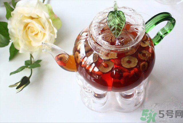 紅棗不能和什么一起吃？紅棗泡水喝會上火嗎？