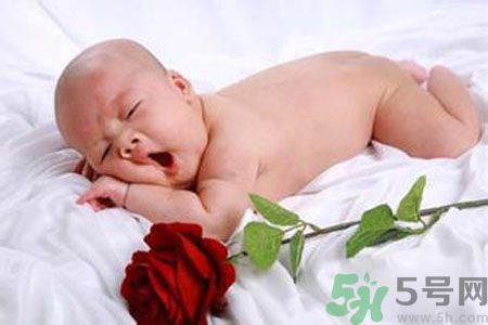 寶寶趴著睡覺好嗎？寶寶趴著睡覺是怎么回事？