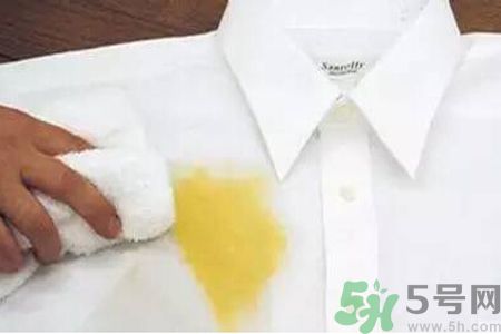 草莓汁弄到衣服上了怎么洗？怎么洗掉草莓汁？