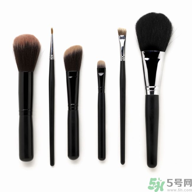 怎樣化妝不傷皮膚？化妝對皮膚有傷害嗎？