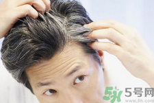 年輕人長(zhǎng)白頭發(fā)怎么辦？年輕人長(zhǎng)白頭發(fā)是什么原因？
