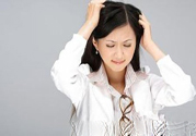 年輕人長白頭發(fā)怎么辦？年輕人長白頭發(fā)是什么原因？
