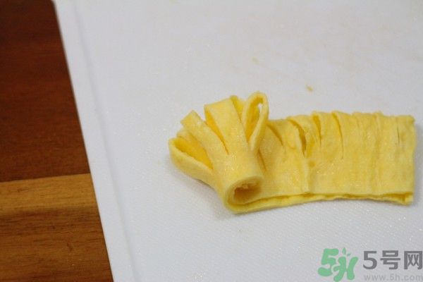 蘆筍開(kāi)花了還可以吃嗎？蘆筍尾部開(kāi)花能吃嗎？