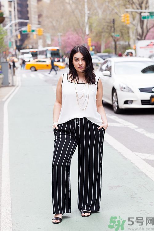 長(zhǎng)得胖女生怎么穿衣服顯瘦？胖女孩穿什么褲子好？