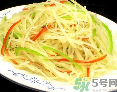 土豆絲和土豆片哪個更好吃？土豆片可以炒什么？