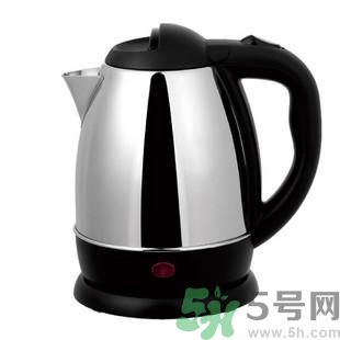 用電水壺燒水喝人會變笨嗎？電水壺燒水好不好？