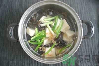 黑木耳可以治便秘嗎？黑木耳有什么食療的方法？
