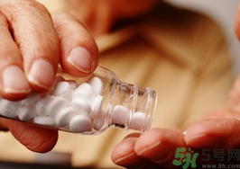 胃潰瘍的早期癥狀有哪些？胃潰瘍的癥狀有哪些？