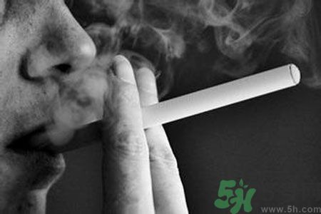 胃潰瘍可以抽煙嗎？胃潰瘍抽煙好嗎？