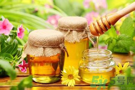 胃潰瘍可以喝蜂蜜嗎？服用蜂蜜要注意什么？