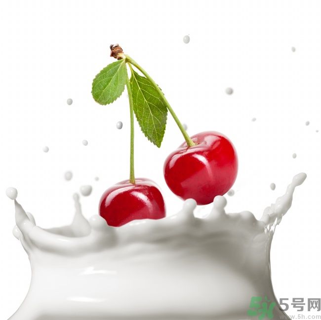 香蕉和牛奶可以一起吃嗎？牛奶可以和什么水果一起吃？