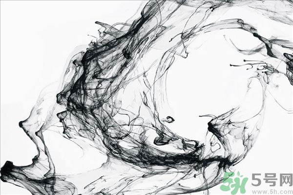 往同學(xué)保溫杯中倒墨汁 誤食墨水怎么辦？