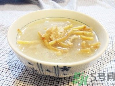魚(yú)腥草可以和雪梨冰糖煮水喝嗎？魚(yú)腥草雪梨煲有什么好？