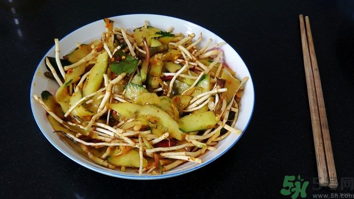 黃瓜可以和魚(yú)腥草涼拌一起吃嗎？黃瓜涼拌魚(yú)腥草好吃嗎？