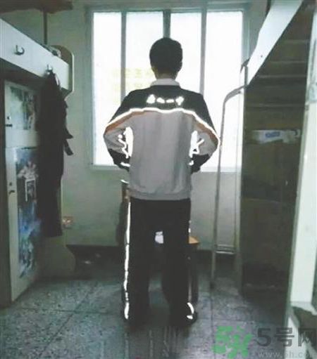 校服帶反光標(biāo)志防早戀是怎么回事？校服為什么要帶反光標(biāo)志？