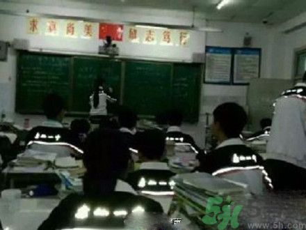 校服帶反光標(biāo)志防早戀是怎么回事？校服為什么要帶反光標(biāo)志？