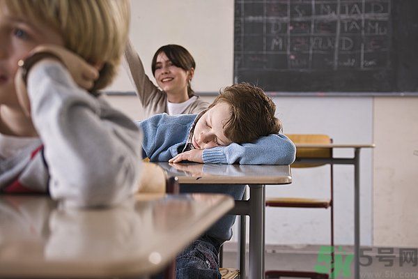 高中生上課容易走神怎么辦？高中生上課如何提高注意力？