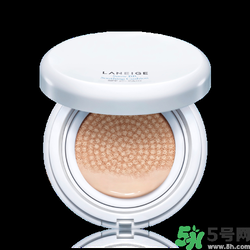 蘭芝氣墊bb13號跟21號哪個更白？蘭芝氣墊bb色差大嗎？
