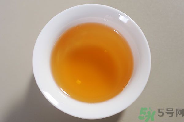 早上起床喝白開(kāi)水好嗎？喝白開(kāi)水好還是茶水好？