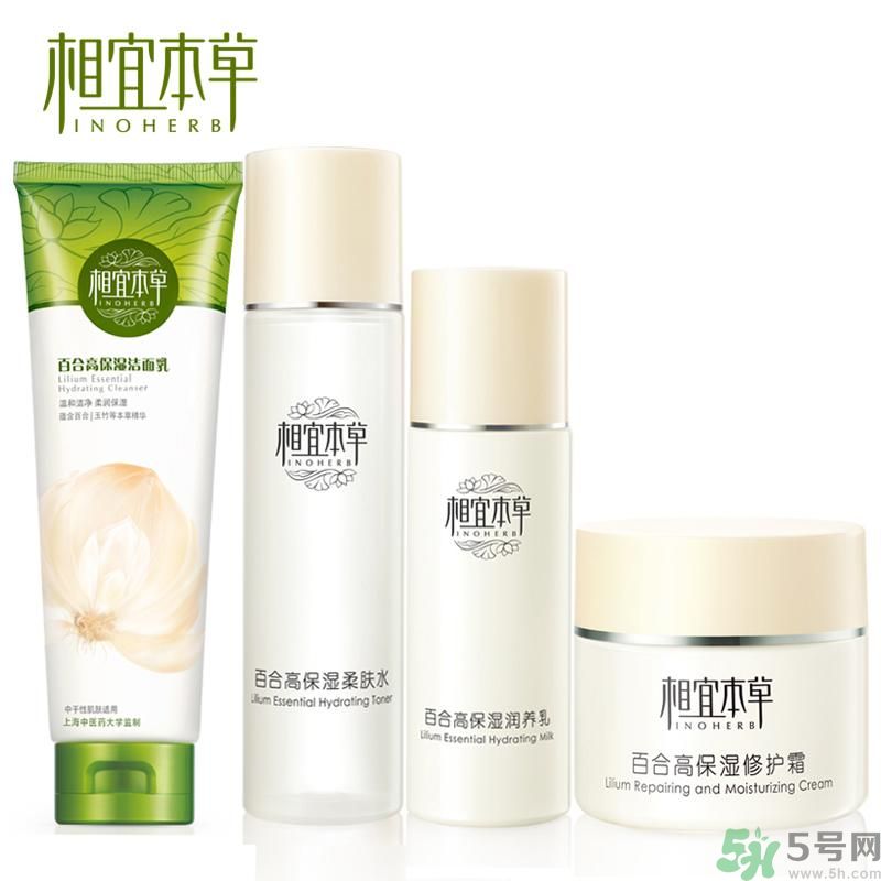 1相宜本草百合高保濕柔膚水適合什么膚質(zhì)？敏感肌膚可以用百合高保濕柔膚水嗎？