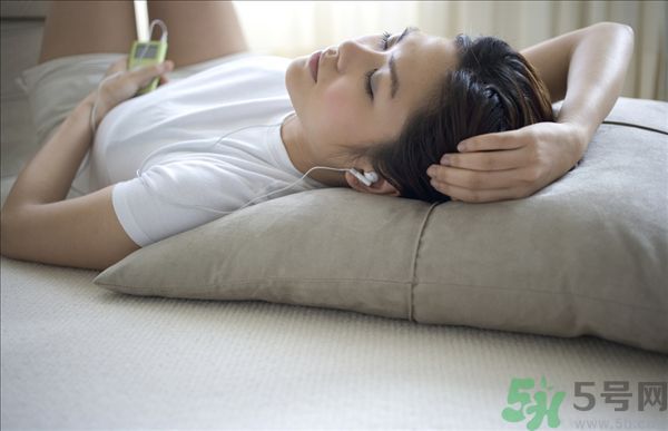 女性吃什么預(yù)防泌尿道感染？泌尿道感染不能吃什么？