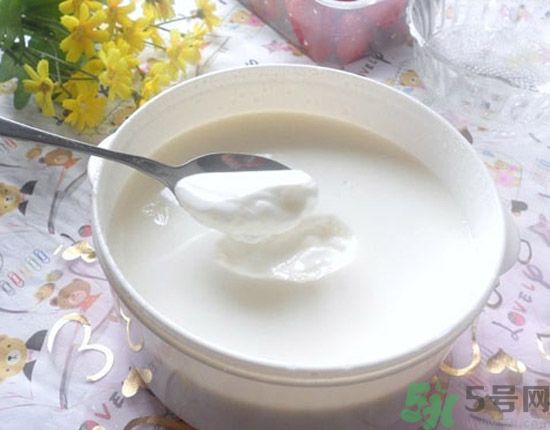 每天喝檸檬水可以排毒嗎？和檸檬水好不好？