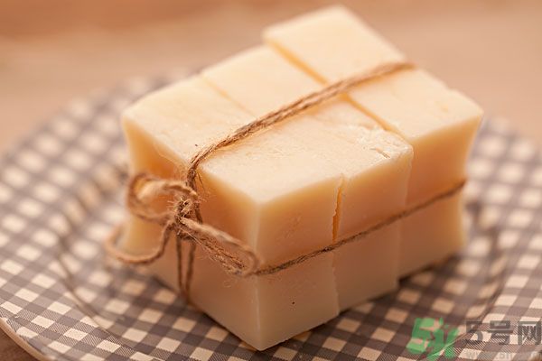 肥皂和沐浴露哪個(gè)好？肥皂和沐浴露的區(qū)別？