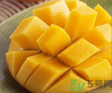芒果皮發(fā)黑還可以吃嗎？芒果長黑斑吃了會(huì)怎么樣？