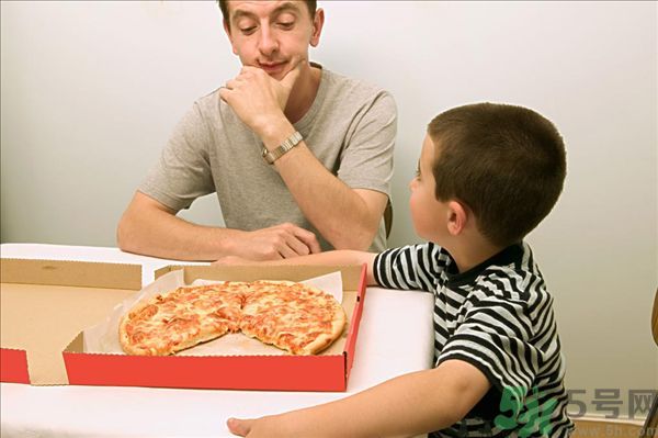 用左手吃飯可以控制食量嗎？可以達(dá)到減肥的效果嗎?