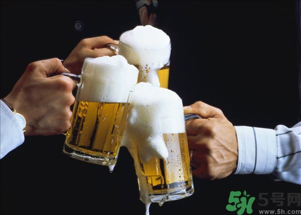 喝酒怎樣才能不傷身？飲酒要注意些什么？