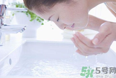 洗臉用冷水還是熱水好？用冷水洗臉好不好？