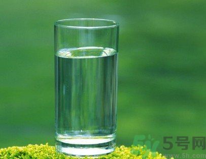 白開水隔幾天還能喝嗎？喝白開水要注意什么？